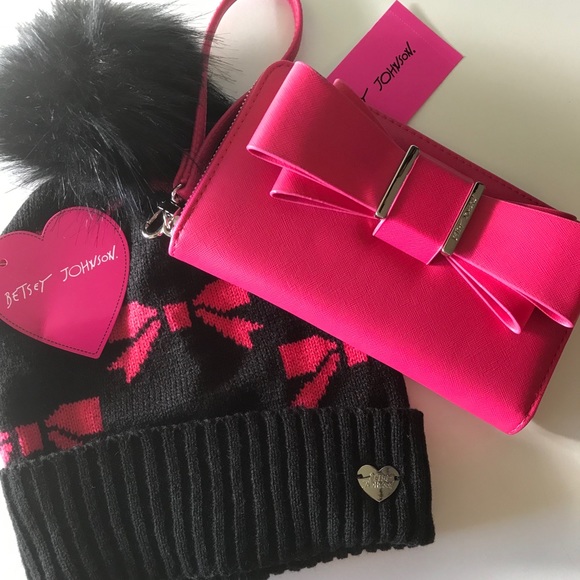 Betsey Johnson Handbags - NWT BETSEY JOHNSON GIFT SET